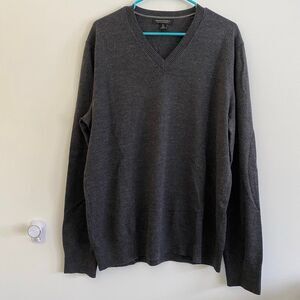 Men’s Banana Republic 100% Merino Extra‎ Fine Wool Gray V-neck Sweater XL
